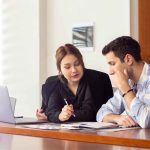 A reunião 1:1 é conhecida por ser o momento crucial para saber como você pode ajudar com o desenvolvimento de seus colaboradores. Acesse e saiba como realizar essa da melhor forma