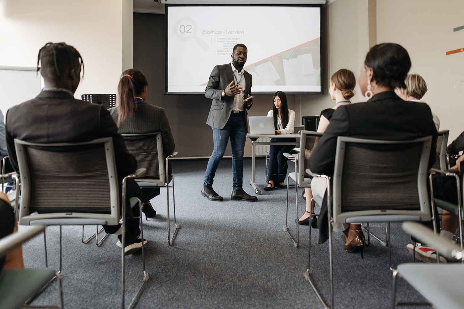 O excesso de reuniões é um dos grandes males nas empresas, então, veja alternativas para mudar a situação e melhorar a comunicação