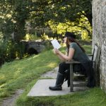 Os livros sobre inteligência emocional falam sobre esse tipo de conhecimento que é capaz de identificar e lidar com emoções