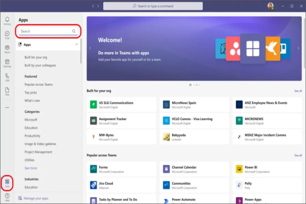 Captura de tela da interface do Microsoft Teams, mostrando a tela de 'Apps' com a barra de busca e diversas categorias de aplicativos, focando na personalização do ambiente do Microsoft Teams.