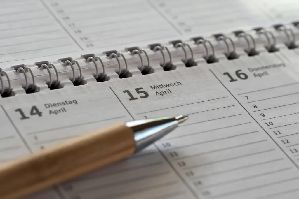 Planner dividido em colunas, cada uma representando um dia da semana